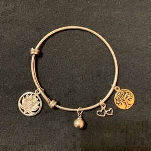 Sterling silver adjustable bracelet with diamonds